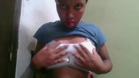 Snapshot of rinah654271 chatting on 28, 5, 2026 rinah654271 online show from 28, 5, 2026