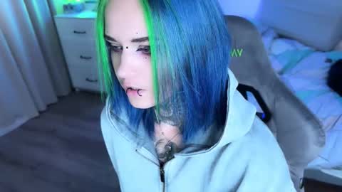   DianaBrite            fansl y online show from 15, 9, 2025