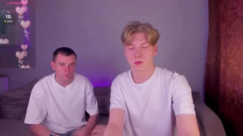 Snapshot of riverflow10 chatting on 29, 10, 2025 Mickey and Timmy online show from 29, 10, 2025