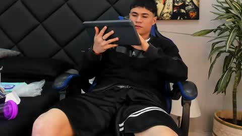 Roan Birkin online show from 16, 4, 2026