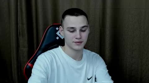 robert10211 online show from 7, 1, 2025