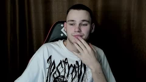 robert10211 online show from 31, 1, 2025