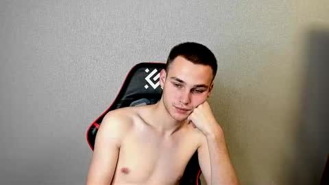 robert10211 online show from 12, 11, 2025