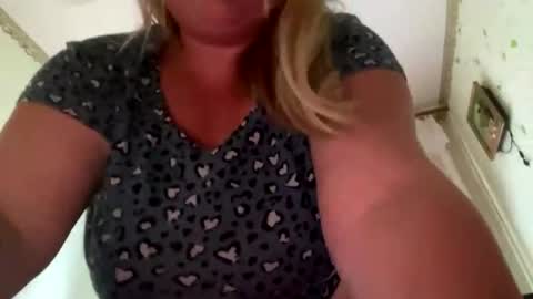Robyn Lea online show from 25, 7, 2026