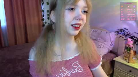 Snapshot of rochelle_dolly chatting on 14, 12, 2025 rochelle_dolly online show from 14, 12, 2025