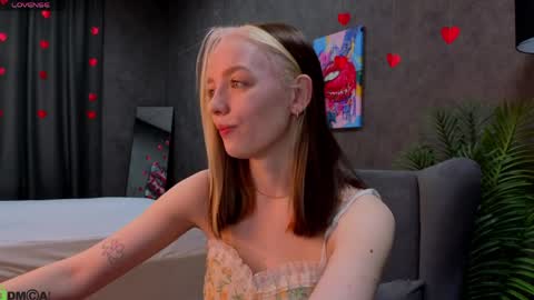 Snapshot of rockett_bunny chatting on 9, 4, 2026 Rockett online show from 9, 4, 2026