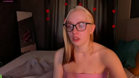 Snapshot of rockett_bunny chatting on 9, 4, 2026 Rockett online show from 9, 4, 2026