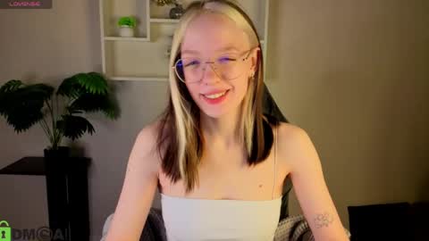 Snapshot of rockett_bunny chatting on 8, 5, 2026 Rockett online show from 8, 5, 2026