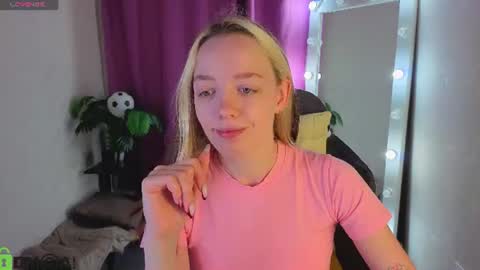 Snapshot of rockett_bunny chatting on 23, 6, 2026 Rockett online show from 23, 6, 2026