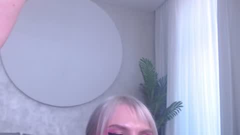 Snapshot of rockstarsgames chatting on 19, 6, 2026 Lina and Den online show from 19, 6, 2026