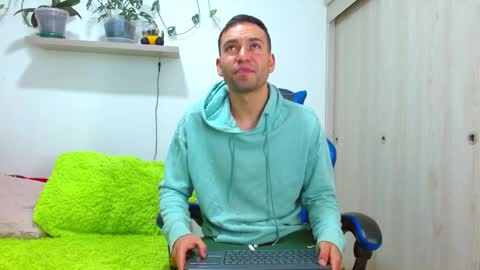 rolos_hot32 online show from 8, 1, 2026