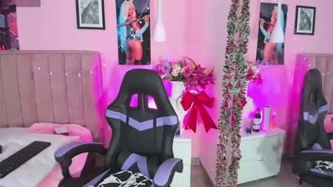 Snapshot of rolyloren chatting on 12, 12, 2024 Marcela online show from 12, 12, 2024