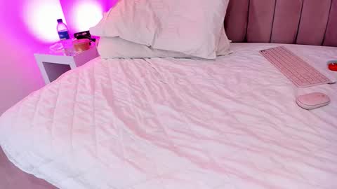 Snapshot of rolyloren chatting on 19, 10, 2025 Marcela online show from 19, 10, 2025