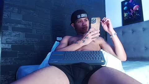 Snapshot of romancartier_ chatting on 30, 4, 2026 Roman Cartier online show from 30, 4, 2026