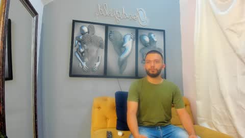 Snapshot of romeo__bossi chatting on 4, 4, 2026 Romeo Bossi online show from 4, 4, 2026