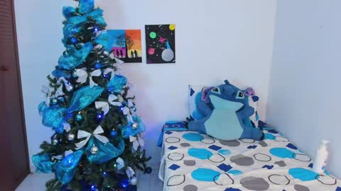 Snapshot of rooxxyy_ chatting on 15, 12, 2024    online show from 15, 12, 2024