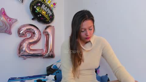 Snapshot of rooxxyy_ chatting on 6, 1, 2025    online show from 6, 1, 2025