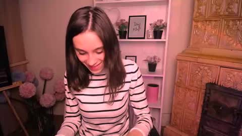 Snapshot of rosalais_ chatting on 8, 7, 2026 Rose online show from 8, 7, 2026