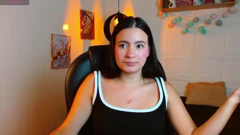 Snapshot of rosaliea chatting on 17, 6, 2026 R O S A L I A online show from 17, 6, 2026