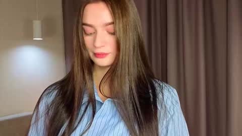 Hi im Monica its my 1st day here online show from 20, 10, 2025