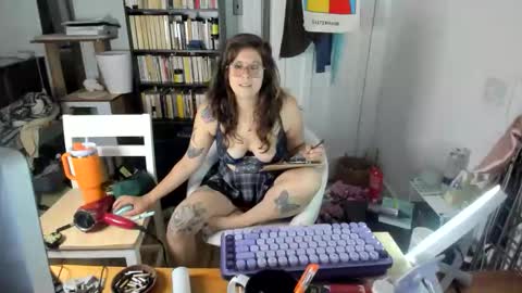 Snapshot of rose257044 chatting on 18, 10, 2025 rose257044 online show from 18, 10, 2025