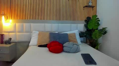 roseaurora online show from 15, 11, 2025