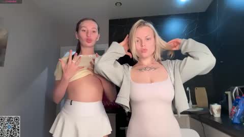 Snapshot of roselunes chatting on 26, 4, 2026 Sophie and Sarah online show from 26, 4, 2026
