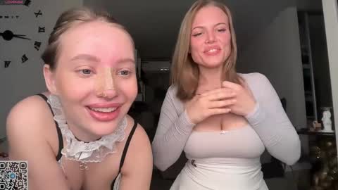 Snapshot of roselunes chatting on 31, 5, 2026 Sophie and Sarah online show from 31, 5, 2026
