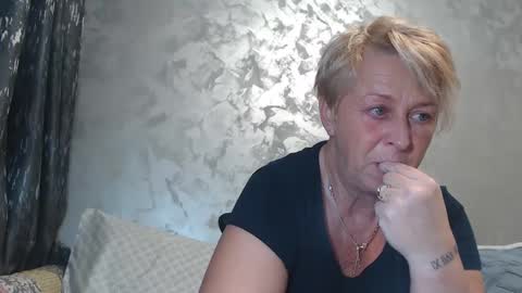 Lovepinklilly online show from 18, 2, 2025