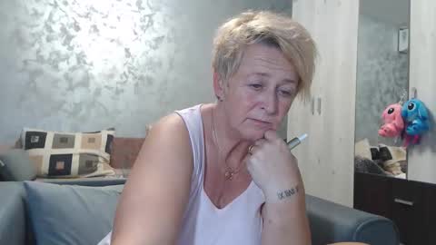 Lovepinklilly online show from 17, 10, 2025