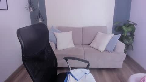 Snapshot of rosetaylorla chatting on 4, 7, 2026 Rose Taylor online show from 4, 7, 2026