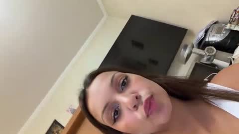 Snapshot of roshelle_xxx chatting on 26, 6, 2026 Roshelle online show from 26, 6, 2026