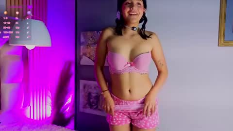 Snapshot of rosiejones_ chatting on 15, 5, 2026 Rosie online show from 15, 5, 2026