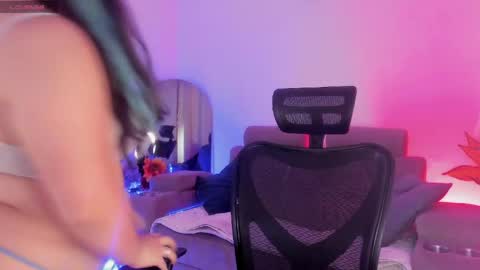 Snapshot of ross_lee chatting on 11, 4, 2026 ross_lee online show from 11, 4, 2026