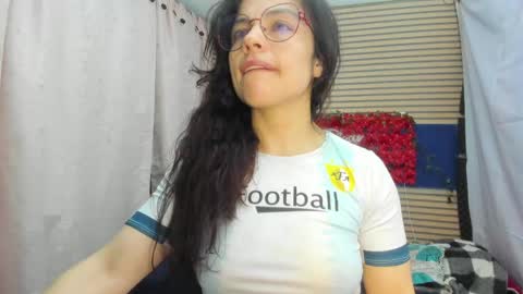 Snapshot of rosse_25 chatting on 5, 5, 2026 Would you like to help me with supplementation and sports suits so I can compete in powerlifting online show from 5, 5, 2026