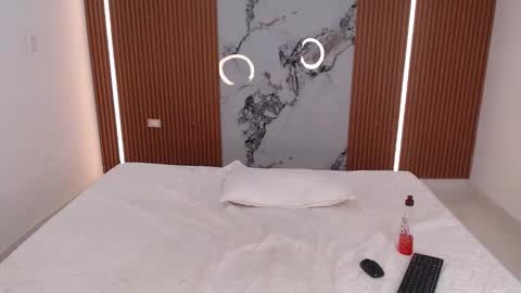 Rossi Hill online show from 15, 11, 2025