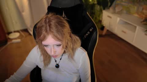 Snapshot of rosy_petal chatting on 11, 9, 2025 rosy_petal online show from 11, 9, 2025