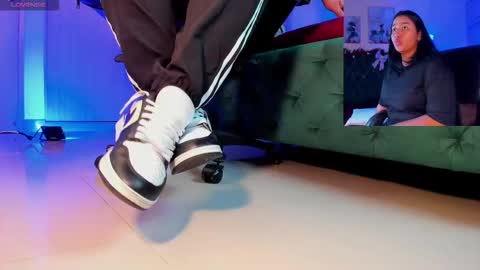 rosyejones online show from 2, 12, 2025