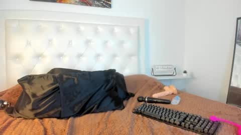 rouse_sexy_hotxx77 online show from 24, 4, 2026