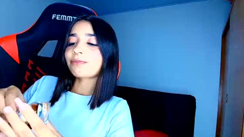 Snapshot of rousse_violet chatting on 17, 6, 2026 rousse_violet online show from 17, 6, 2026