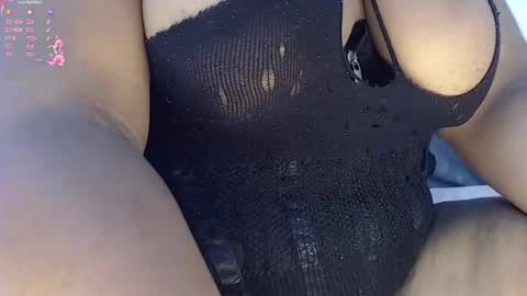 Snapshot of rouxe_lee chatting on 27, 5, 2026 tania online show from 27, 5, 2026