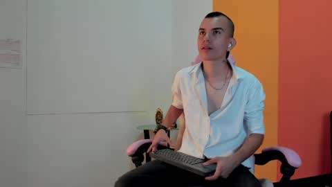 Snapshot of rowancley chatting on 19, 4, 2026 Rowan online show from 19, 4, 2026