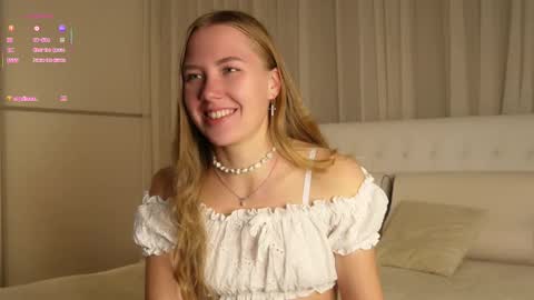 Snapshot of roxanelan chatting on 16, 10, 2025 Anna Lokiss online show from 16, 10, 2025