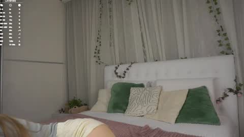 Snapshot of roxanelan chatting on 16, 3, 2026 Anna Lokiss online show from 16, 3, 2026