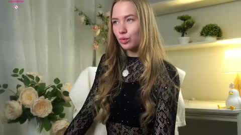 Snapshot of roxanelan chatting on 18, 4, 2026 Anna Lokiss online show from 18, 4, 2026