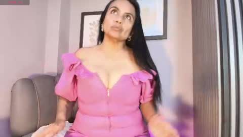 Snapshot of roxanna_moore2 chatting on 18, 6, 2026 Roxanna online show from 18, 6, 2026