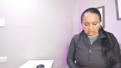 Snapshot of roxanna_moore2 chatting on 22, 6, 2026 Roxanna online show from 22, 6, 2026