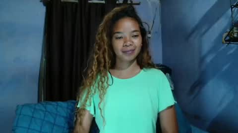 Snapshot of roxanne_98 chatting on 29, 4, 2026 roxanne_98 online show from 29, 4, 2026
