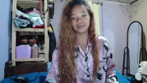 Snapshot of roxanne_98 chatting on 6, 5, 2026 roxanne_98 online show from 6, 5, 2026