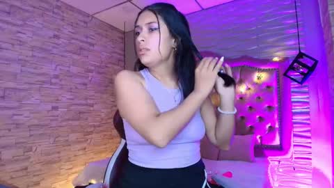 roxanne_han online show from 18, 9, 2025